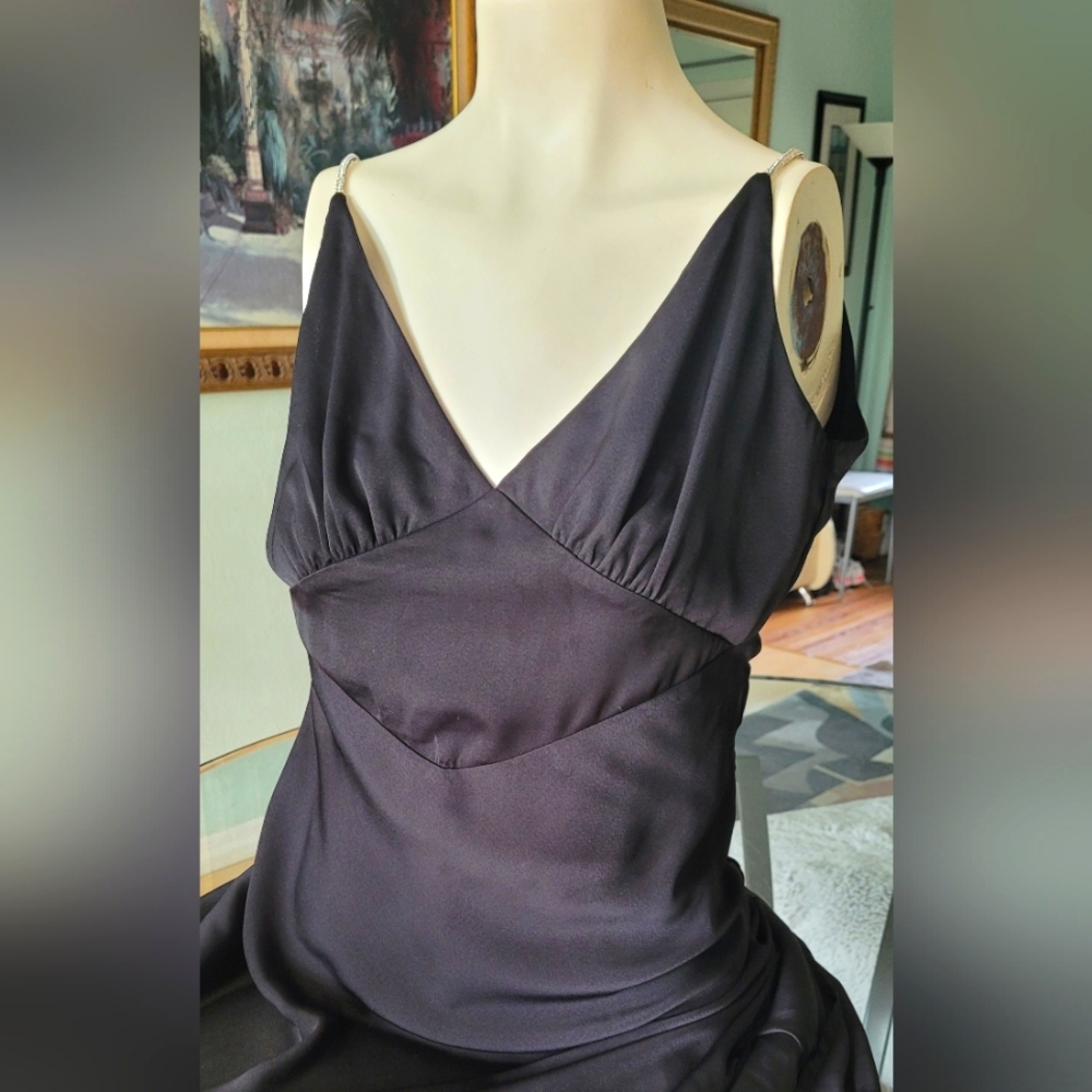 Elegant Black Sleeveless Dress ❤️